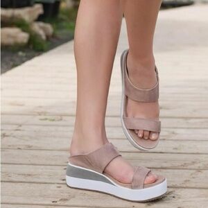 Antelope Faina Wedge Sandal